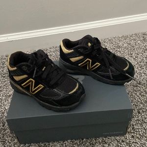 New balance sneakers, little kids size 7